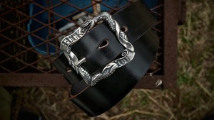 SNAKE F WORD LEATHER BELT SILVER (QS LEATHER X SHEEN666)