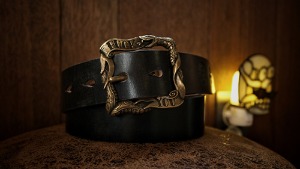 SNAKE F WORD LEATHER BELT BRASS (QS LEATHER X SHEEN666)